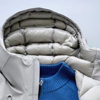 通勤抗冻又体面：冬天最值得投资的，是一件能穿很久的羽绒服