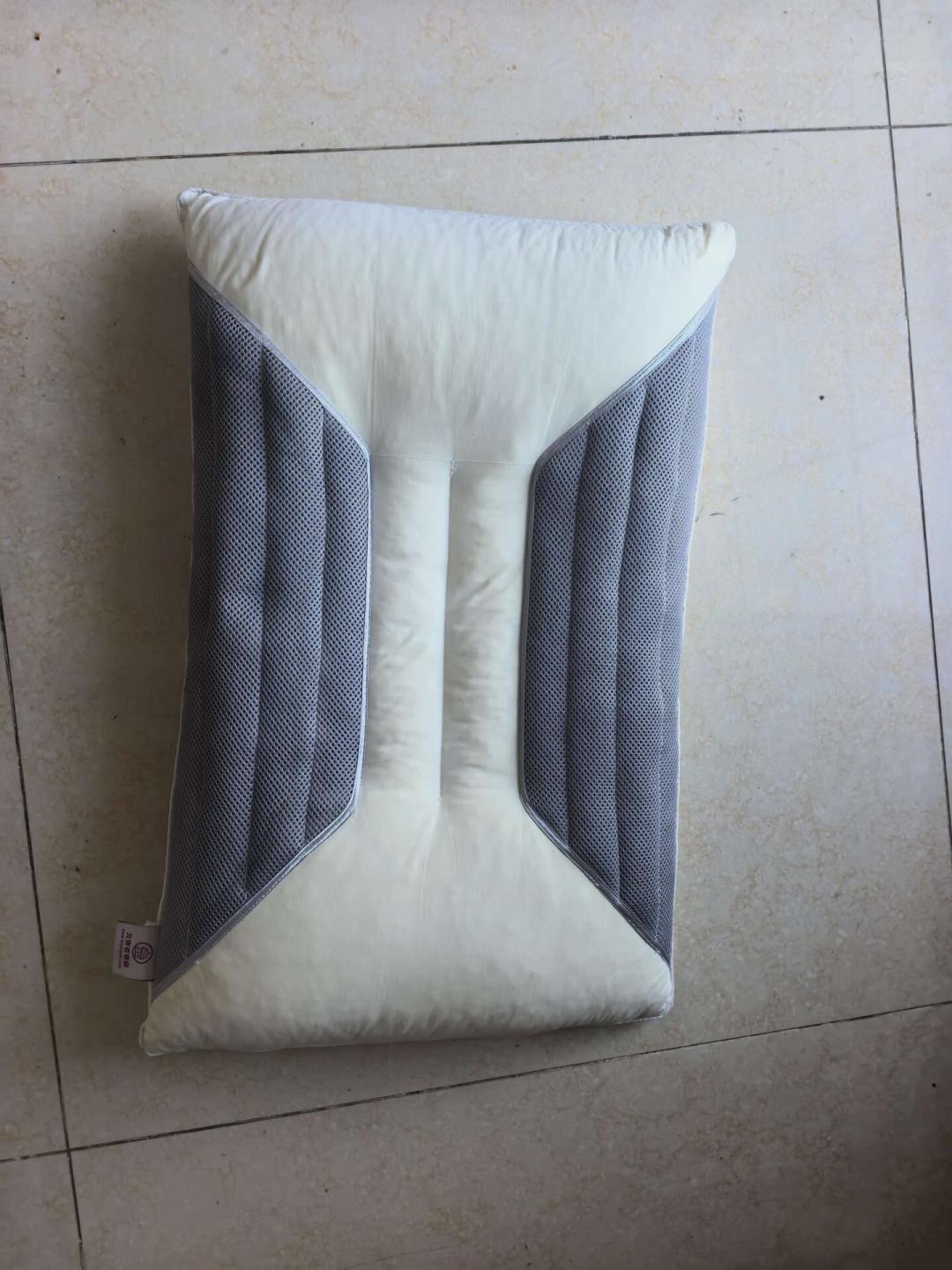 枕芯发黄,先对折试一下再决定洗不洗:能救的用氧漂泡,双氧水暴晒那招别照抄