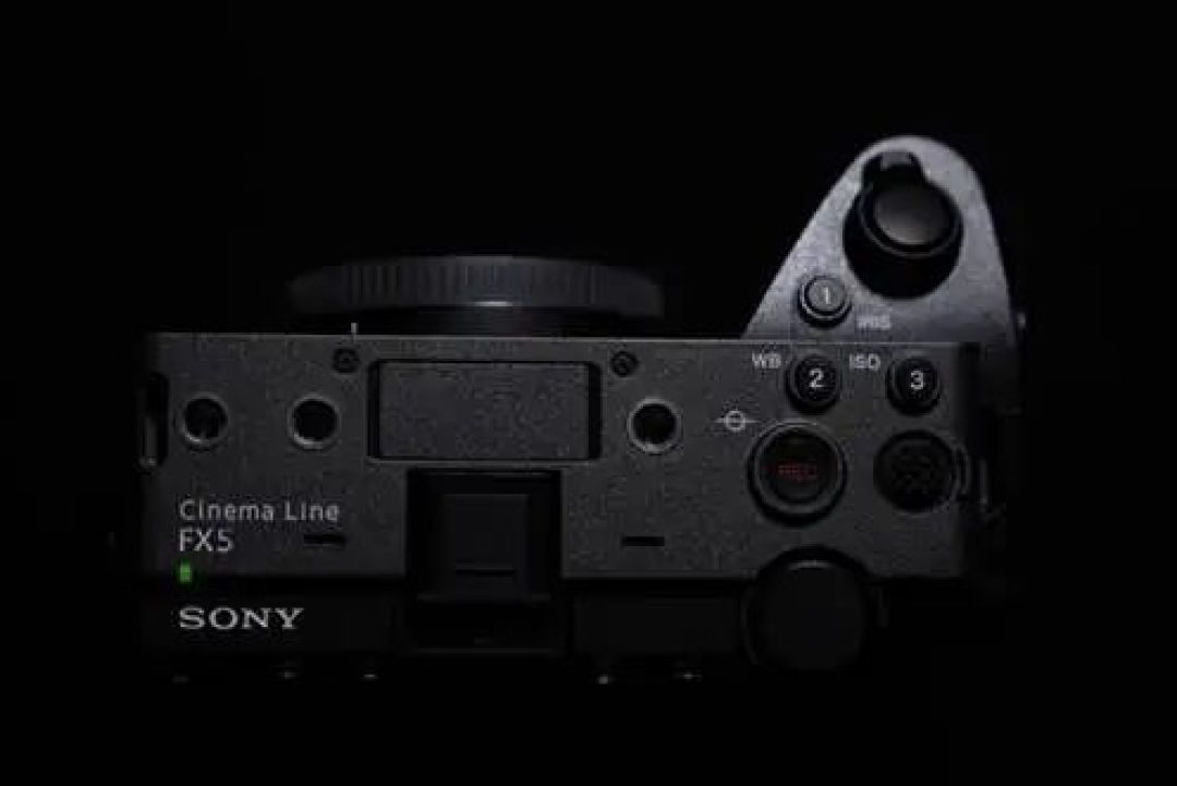 跳票三次的FX5卡在双11前交机:3.2万机身、大招还欠在固件里,这三本账先对完再掏钱