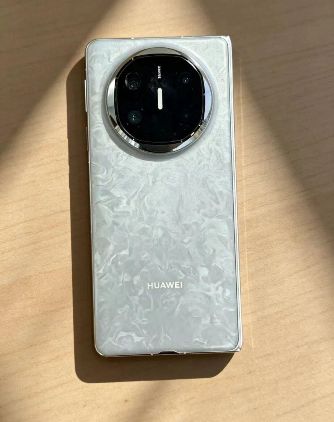 Mate X8爆料扎堆:华为大折叠值不值得再等一个月?