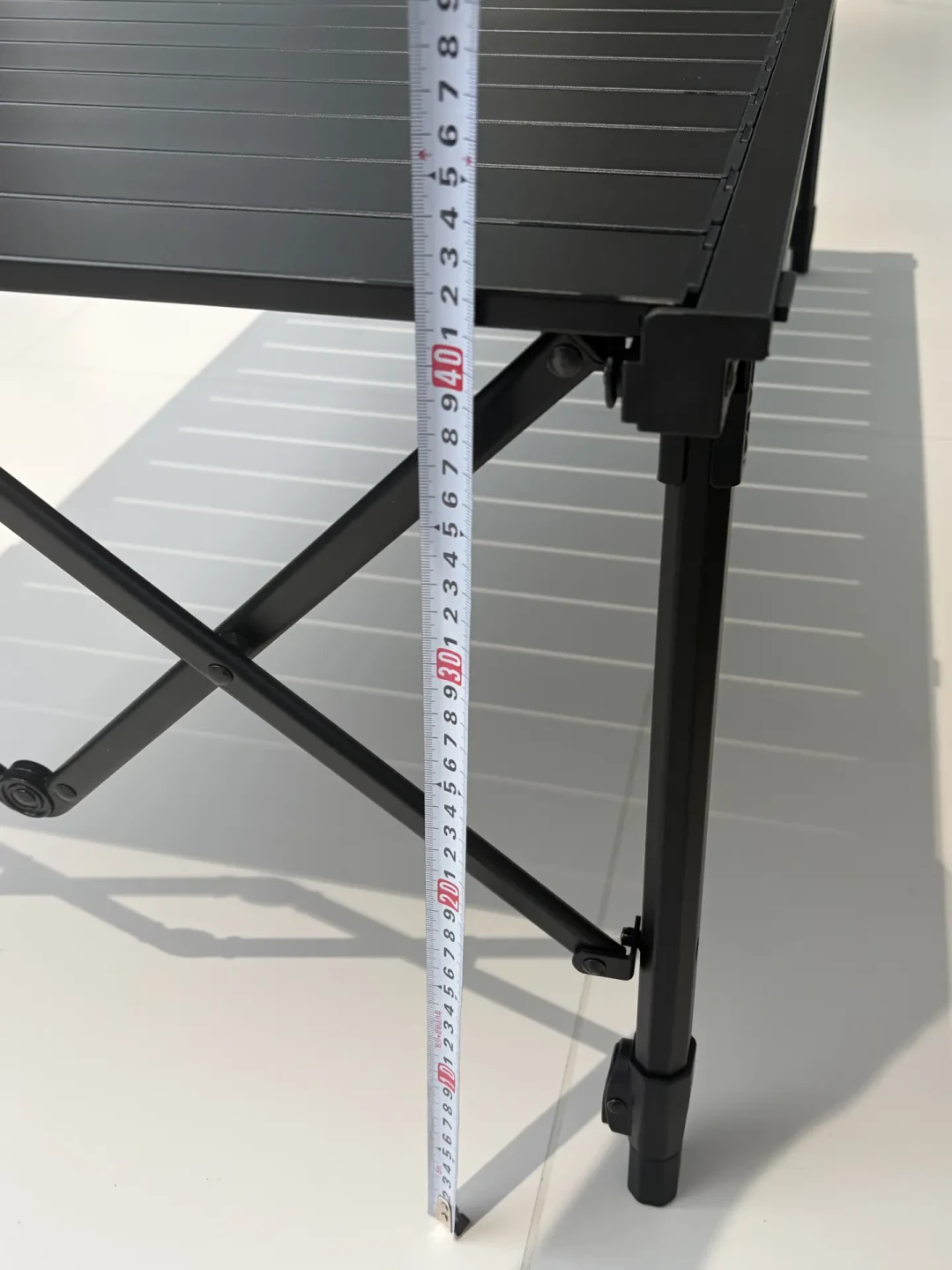露营回来腰疼,别先怪椅子:桌高减座高只剩7cm,你是在弯腰吃饭