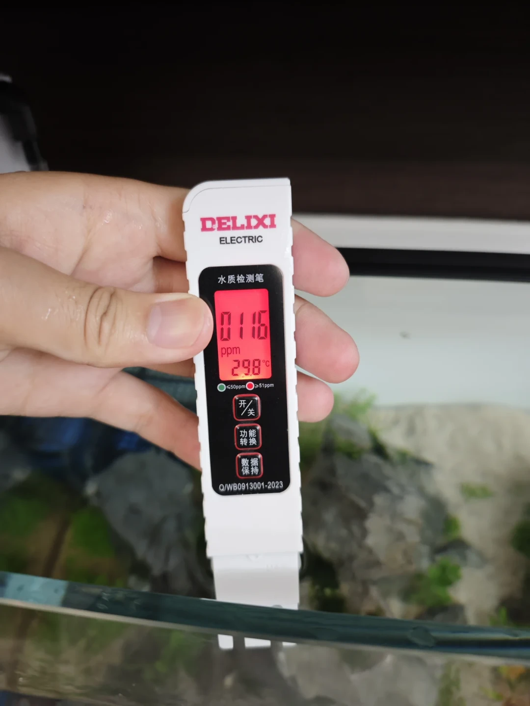 青龙石硬水争议：抄草缸前，先让那块石头泡杯纯水自己测