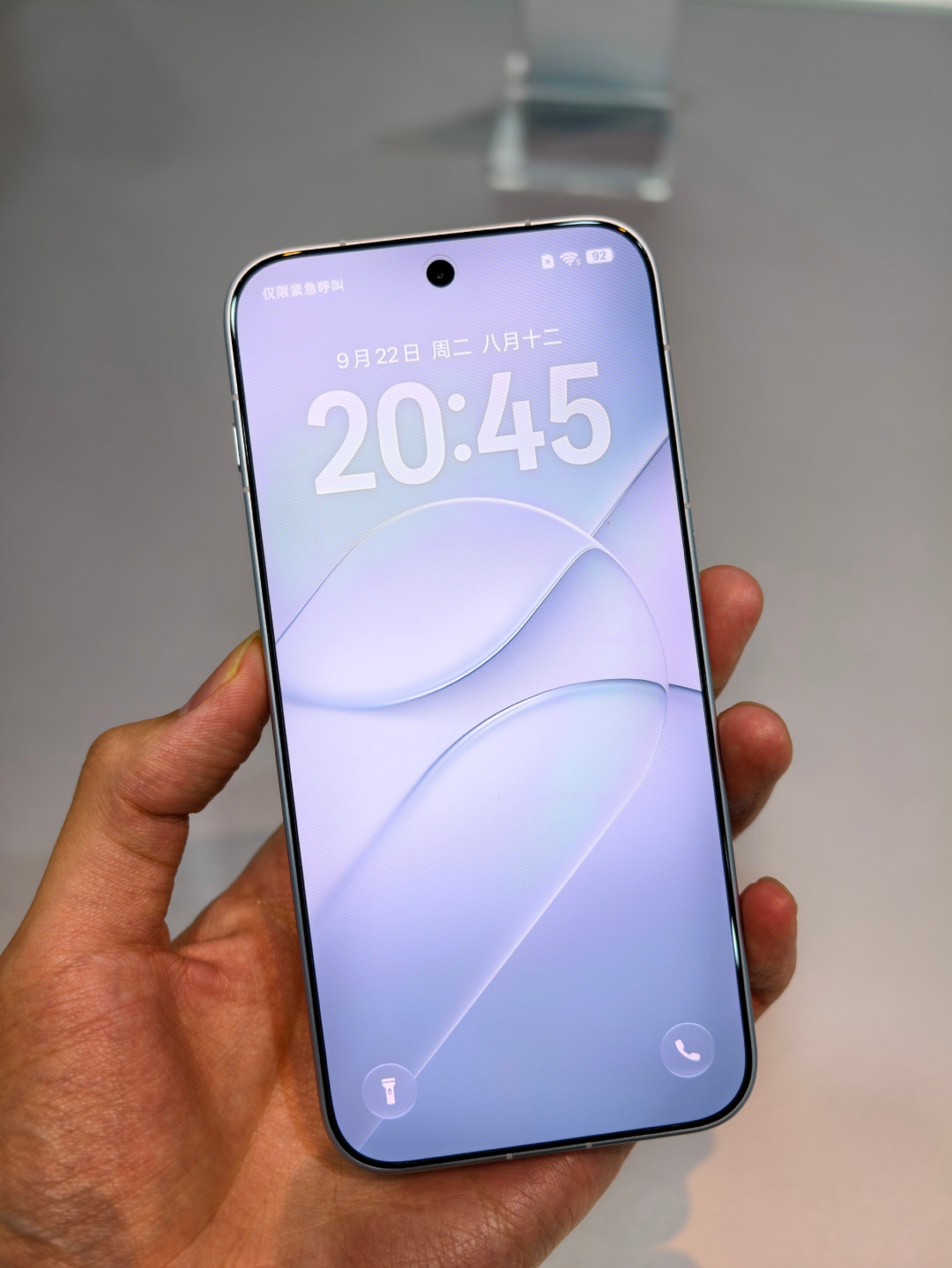 iPhone 17低至5499、和Find X10坐进同一价位:双11第一次从苹果搬家的老用户,先把微信记录、实况照片和室内拍照这三道坎对完再付款