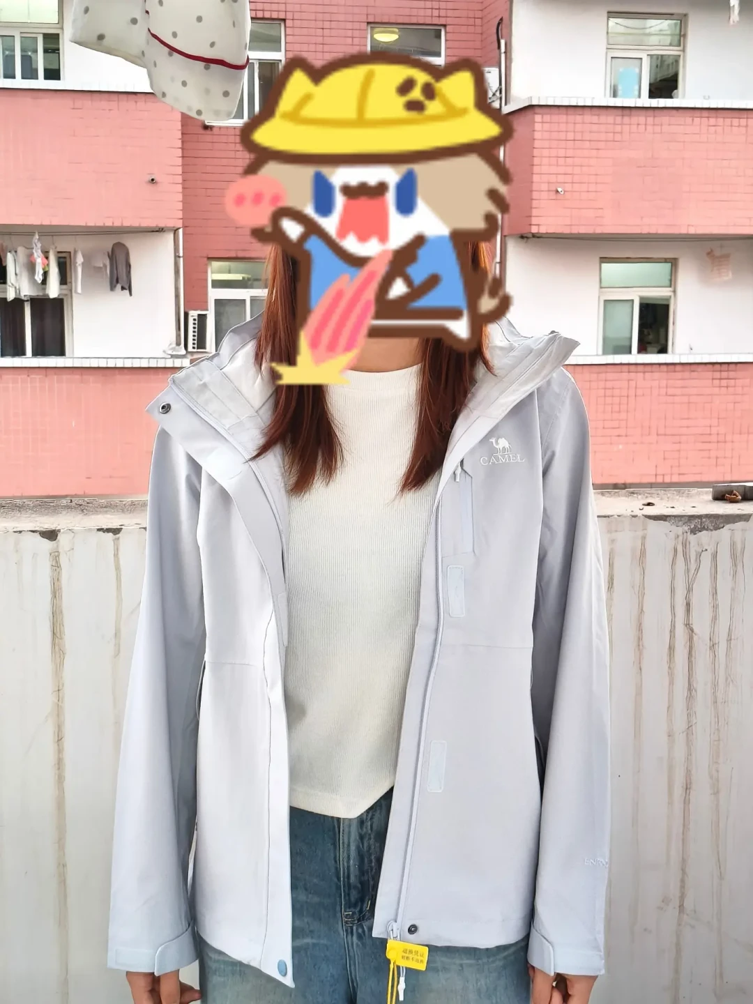 同一件冲锋衣的“实付价”,在首波夜评论里散出733到1800+的区间:付尾款前,先把券、价保、退货重拍三本账对清楚