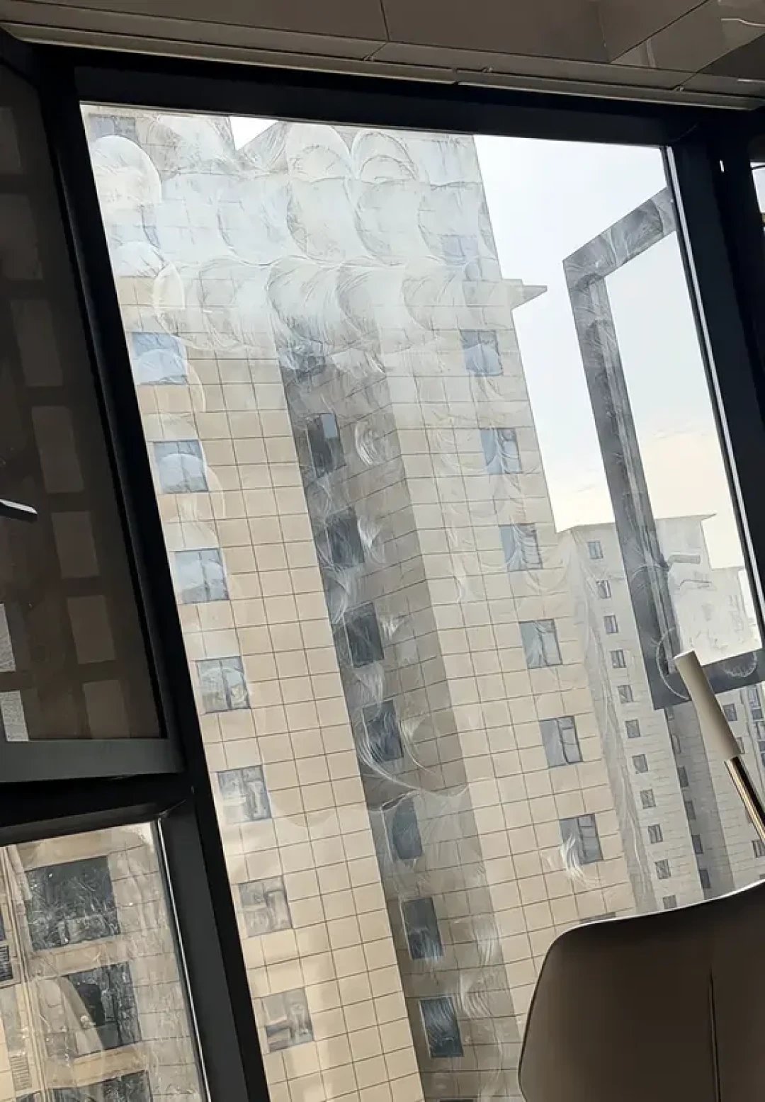 双11擦窗机器人被“智商税”吵了半年:我翻完吐槽帖,发现它其实很挑人