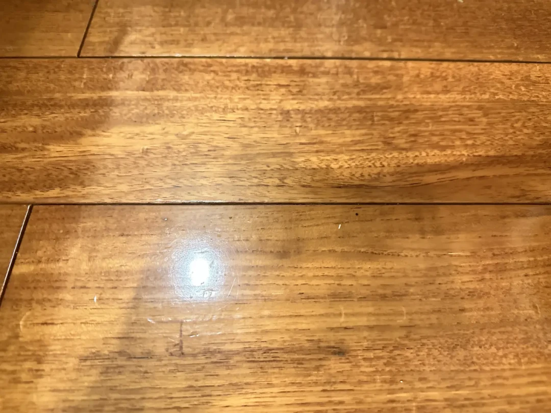 添可客服说实木能用,地板还是刮花了:别急着赖机器