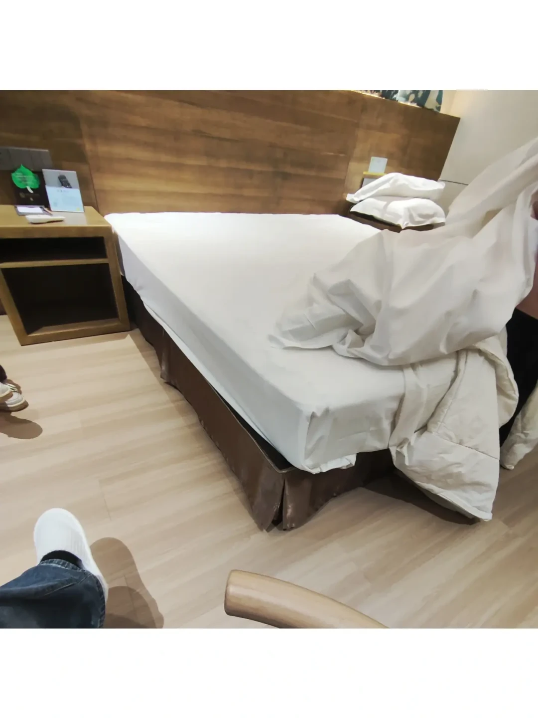 荧光笔一照就翻车:住高星酒店,先做这3分钟自查