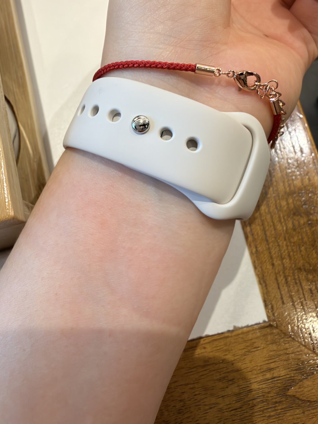 戴表戴出白圈、红疹?别怪绿光,八成是闷出来的皮炎