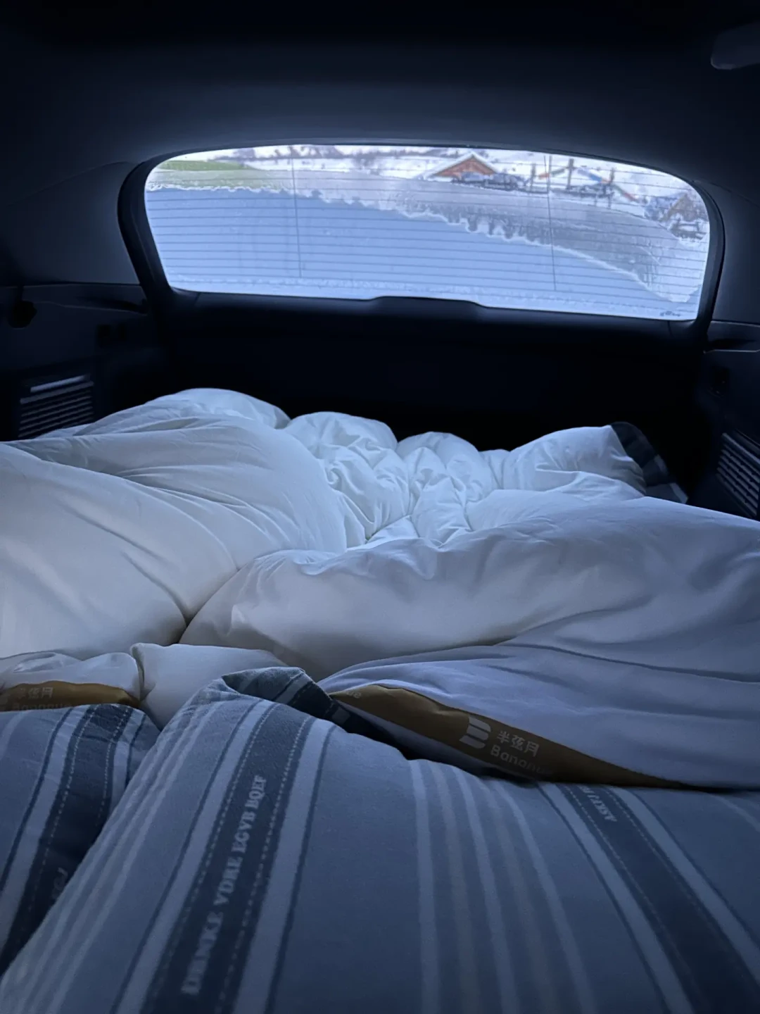 早上被子湿半截:深秋床车过夜,水不是漏的,是你呼出来的