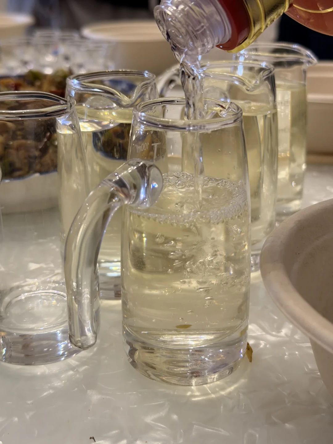「9.9元酒博会门票卖出3万份」撞上「同款28度小酒:年轻人说诡异、老饕说太淡」:双11白酒新手首购对账党,付定金前先把口感、标准、规格这三本账对完