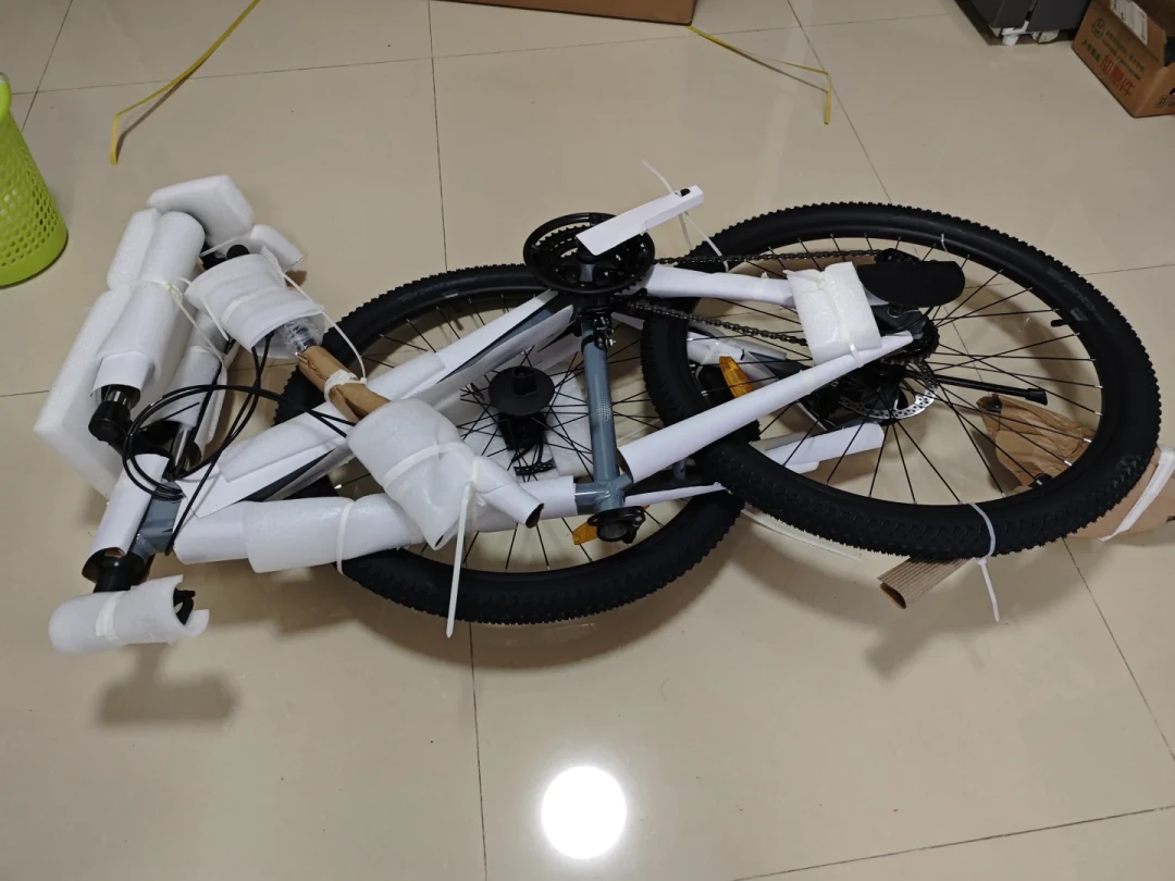 双11下的喜德盛,到货只是开始:剩下那20%谁来装?我把3帖221条评论、门店话术和质保转述排成三本账
