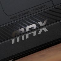 微星MPG X870E CARBON MAX WIFI再进化：装机不伤手