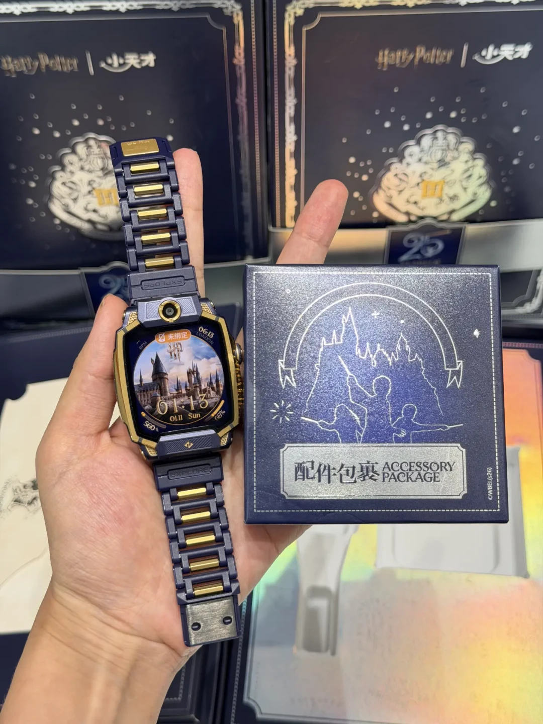 小天才2699,比多款热销智能手表都贵:封闭社交热搜当天,我把溢价账、40元破解灰产、新国标倒计时三笔账排清了——双11蹲娃表的家长,先看清你交的钱买到什么