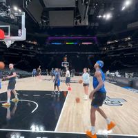 福克斯抱摔引爆揭幕战冲突：NBA新赛季对抗尺度，是松了还是紧了？