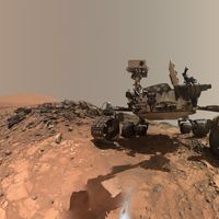 好奇号在火星上拍到了一串"脚印"，科学家说：这玩意儿我也没见过