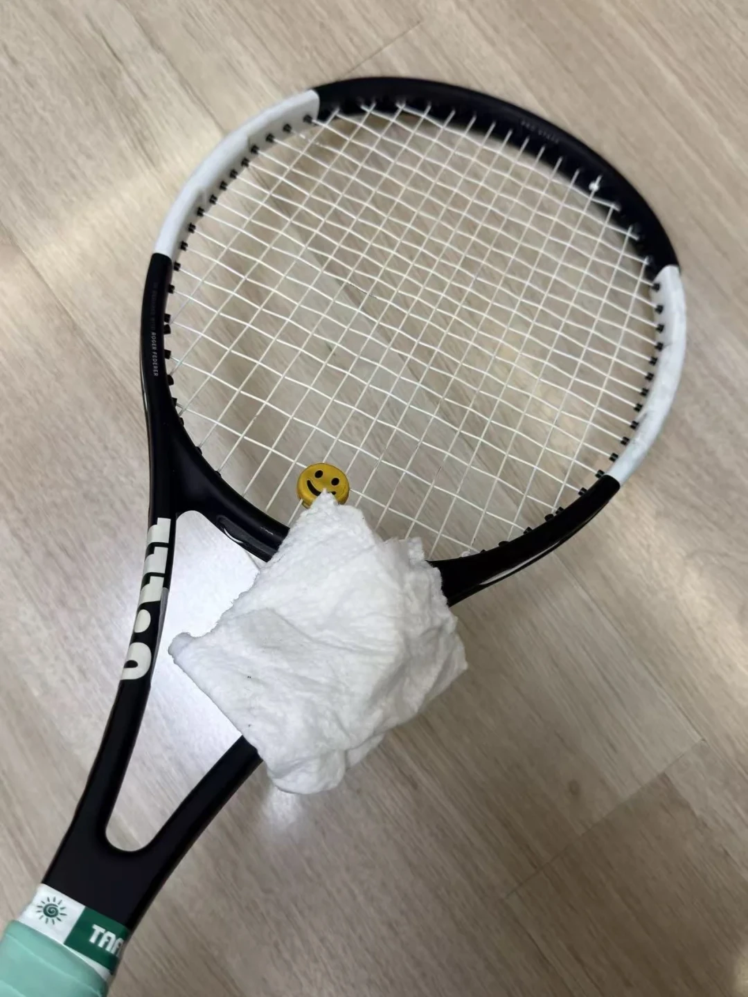「尤尼克斯10月全线涨价」撞上「Wilson75折比5月还贵两成」：双11的网球装备对账党，锁单前先把价梯、版本、消耗品这三本账对完