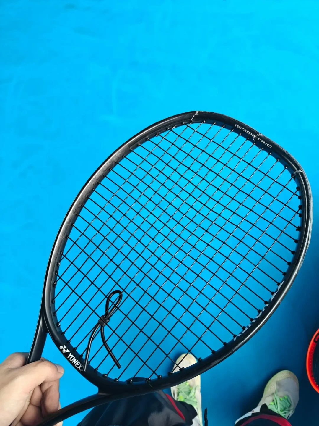 「尤尼克斯10月全线涨价」撞上「Wilson75折比5月还贵两成」：双11的网球装备对账党，锁单前先把价梯、版本、消耗品这三本账对完