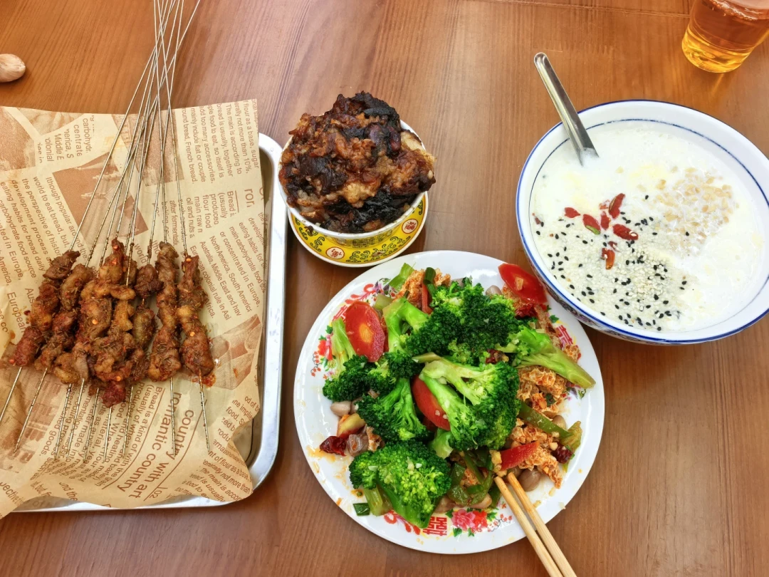 「归还白砂糖」热搜过去一个月,我把冰峰的配料表翻了个底朝天:同一个橙味,糖是按包装分的