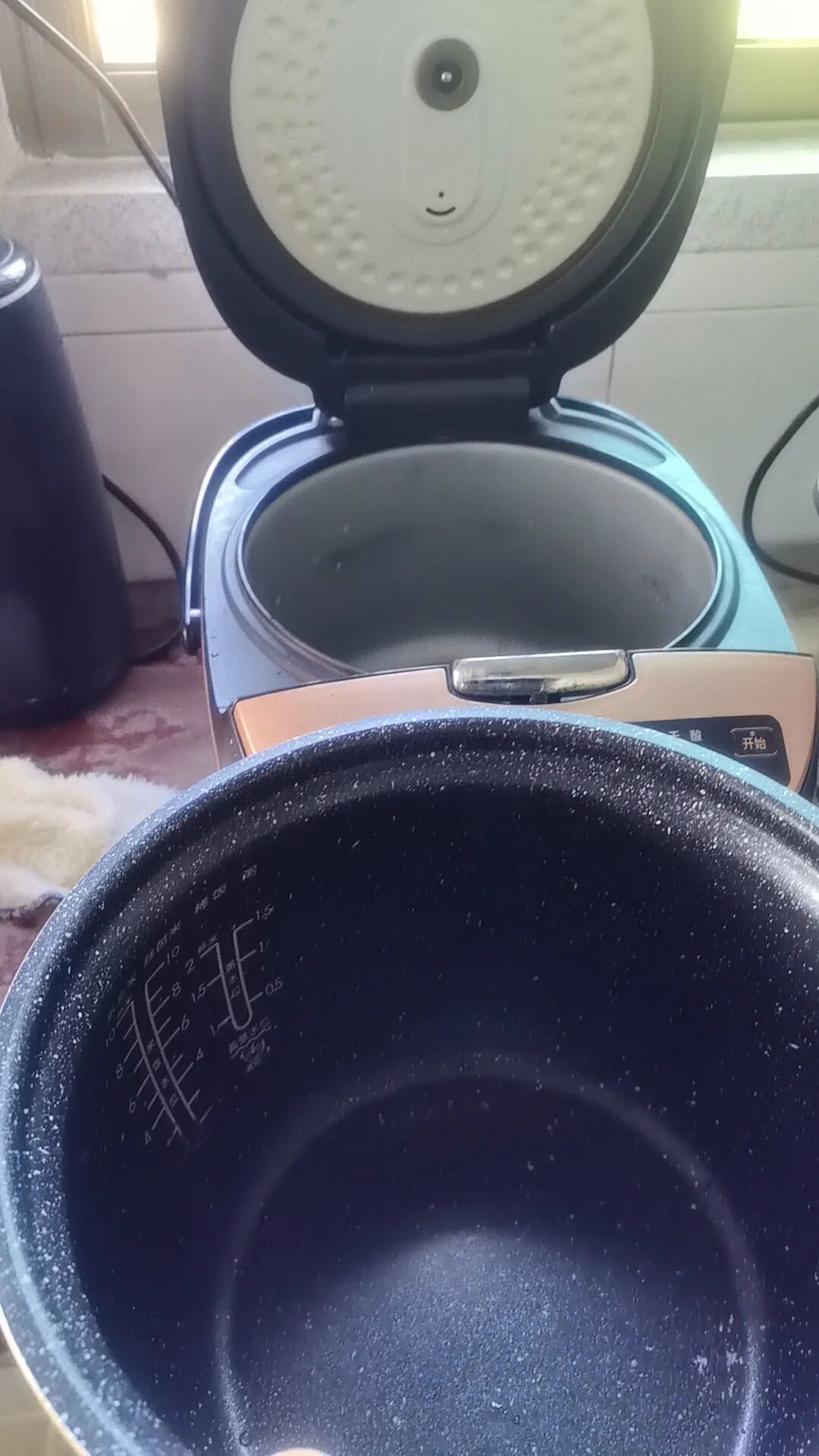 内胆涂层掉了,家里差点炸锅——我翻出标准和盲测,用一个数把架先平了