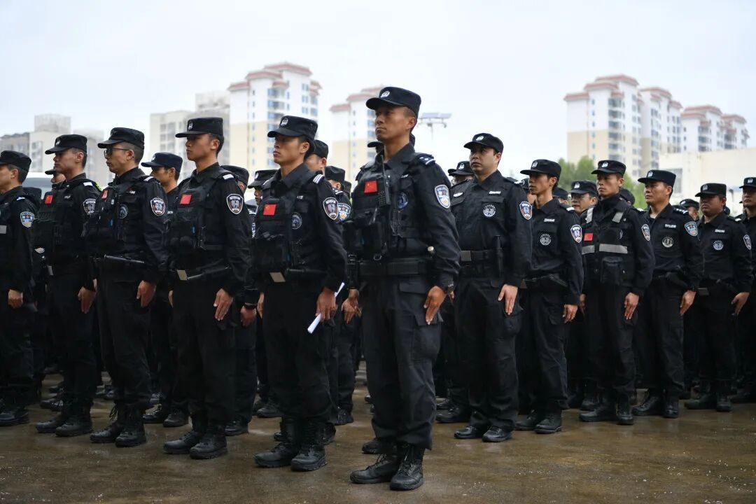 「第一集被7.4万人收藏」撞上「“无删减1-69”全是鱼饵」:出圈反诈纪录片的补课党,花134分钟前先把版本、强度、节奏这三本账对完