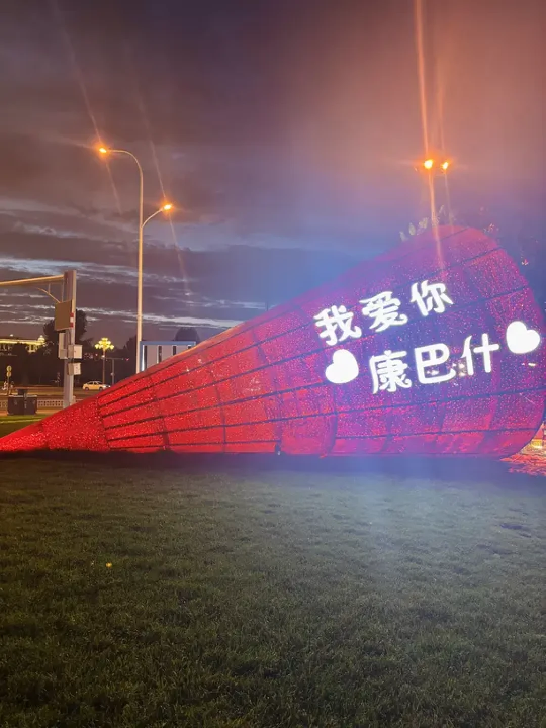 新华社带火巴音淖尔,鄂尔多斯秋色倒计时:百元一卡通刷遍沙漠与湖
