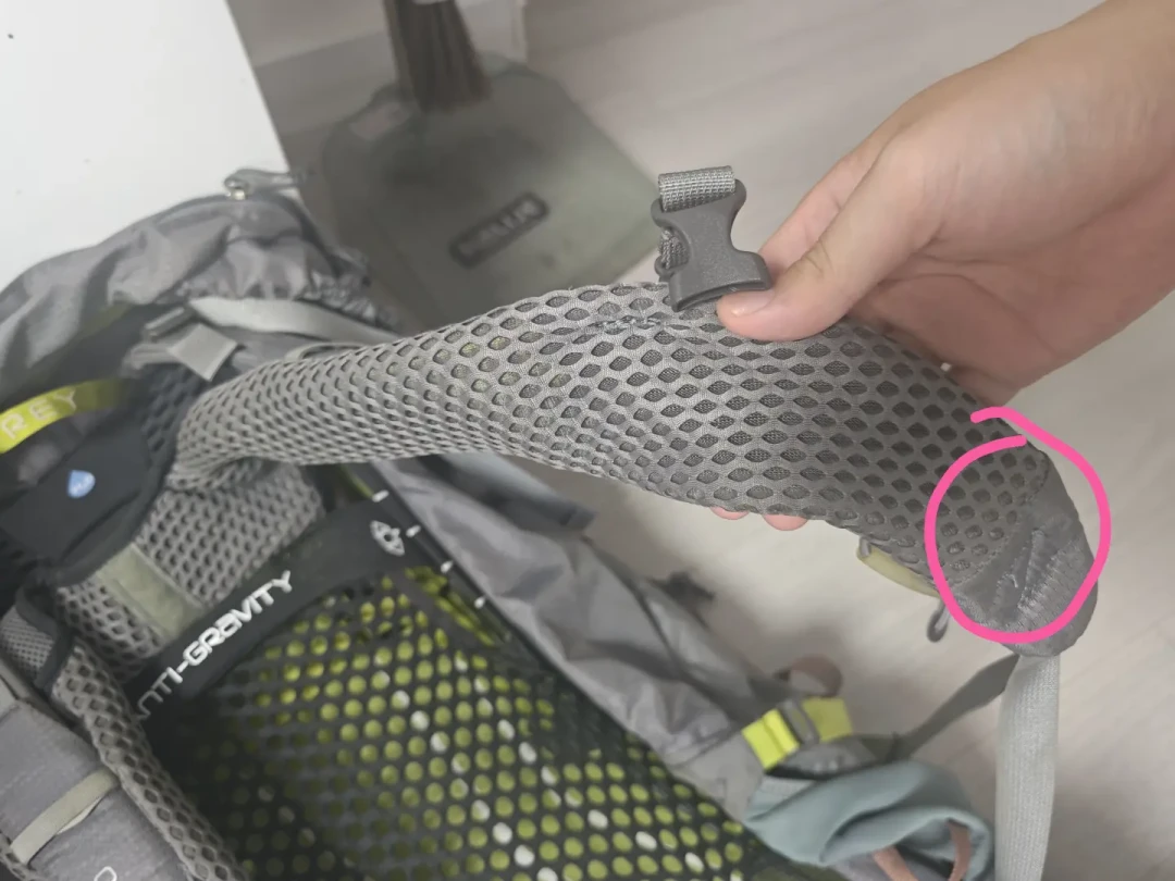没怎么背的小鹰,正在衣柜里悄悄掉渣:双11前,我把20来篇老化帖的换与修这笔账对完了