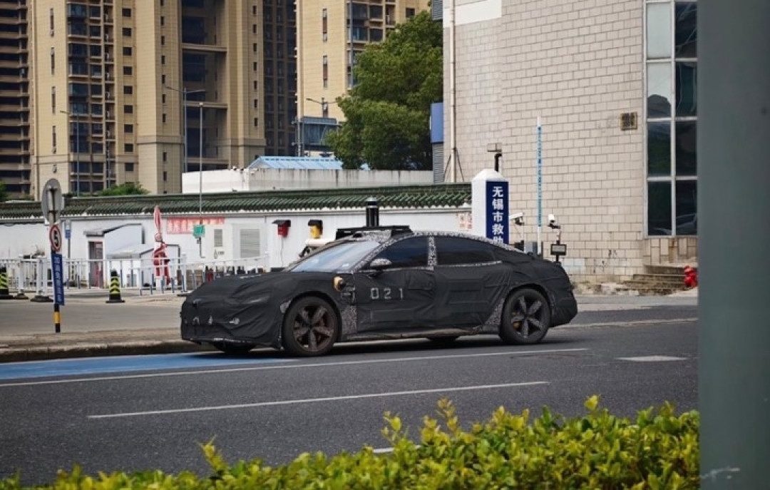 小米神秘新车曝光!SU9 LUX 进军行政轿车市场,还会有一台 SU7 LUX?