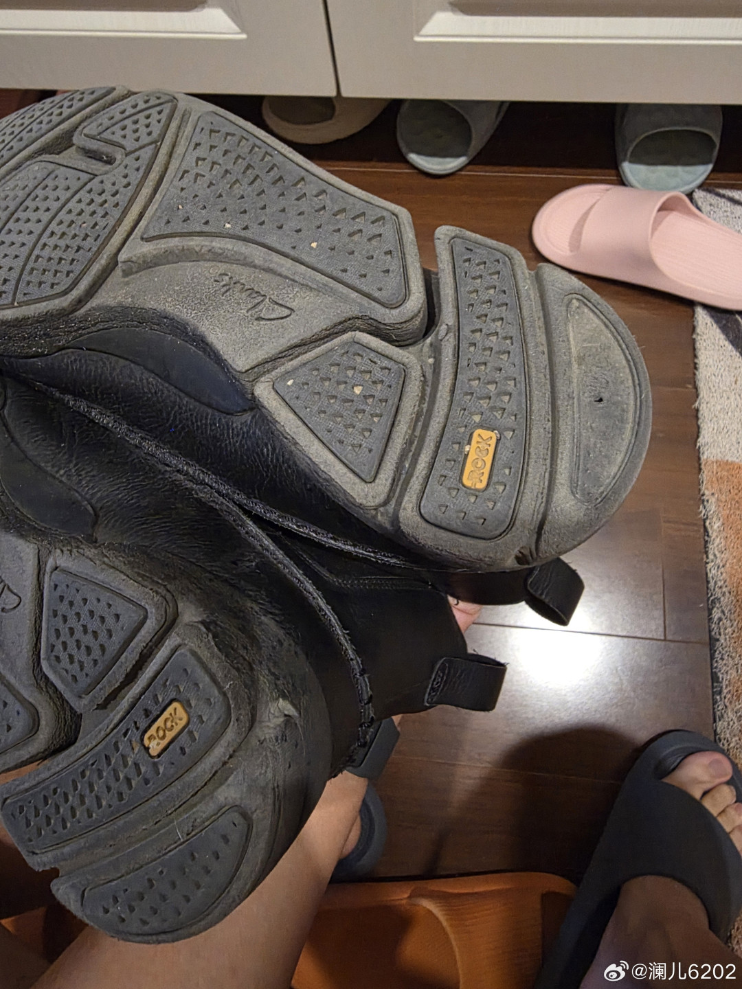 穿也开胶放也开胶:今年双11买Clarks,先把库龄和三包时钟掰明白