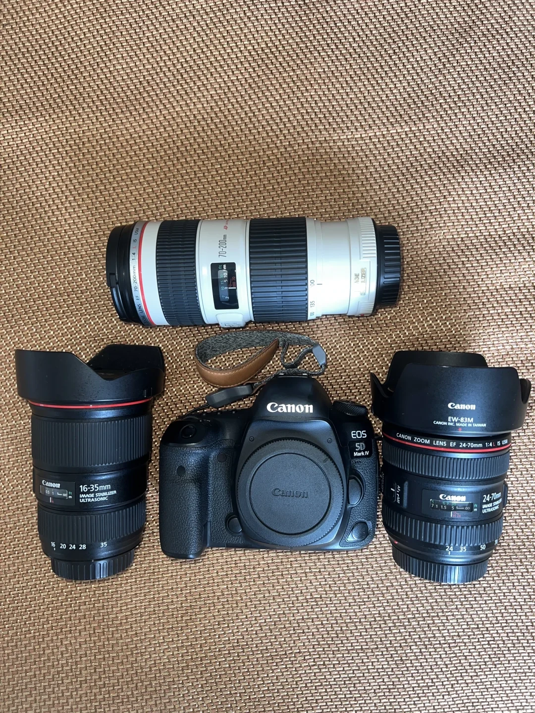 D7000跌到450、5D4才三千多：单反厂退休后，这鱼敢咬吗