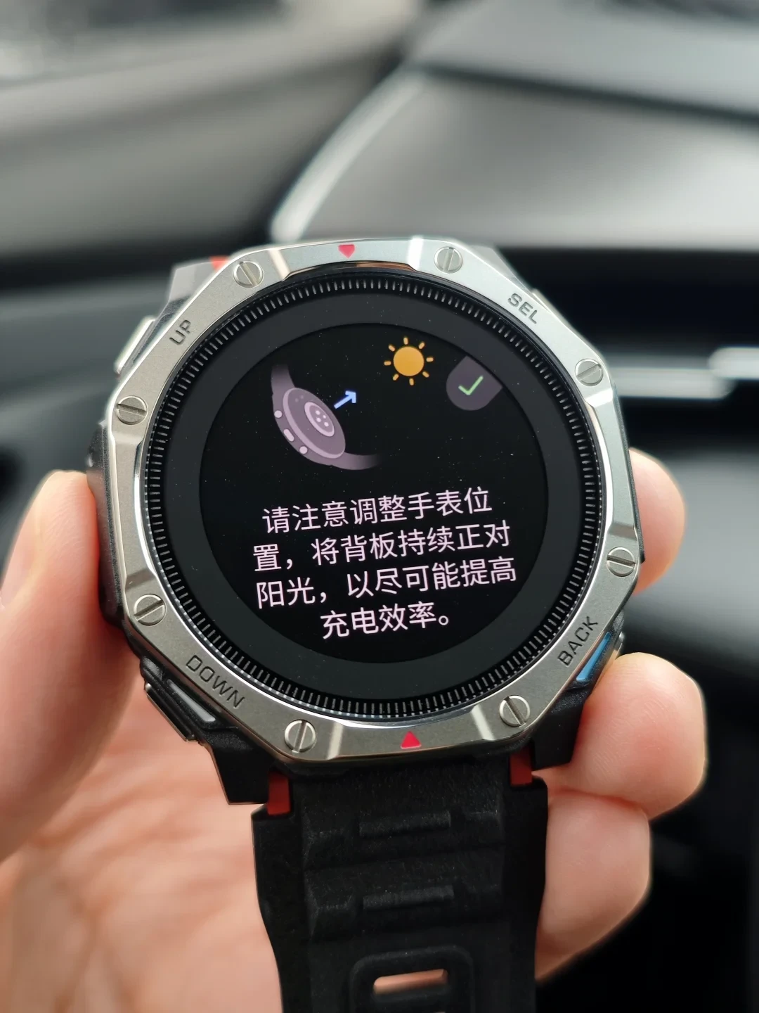全球首款双面太阳能手表:1小时充1%,4499元凭啥售罄?