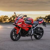 宝马F450RR海外上市，国内预计7万+：先别急着等，前代310RR落地5万，如今二手只剩一万多