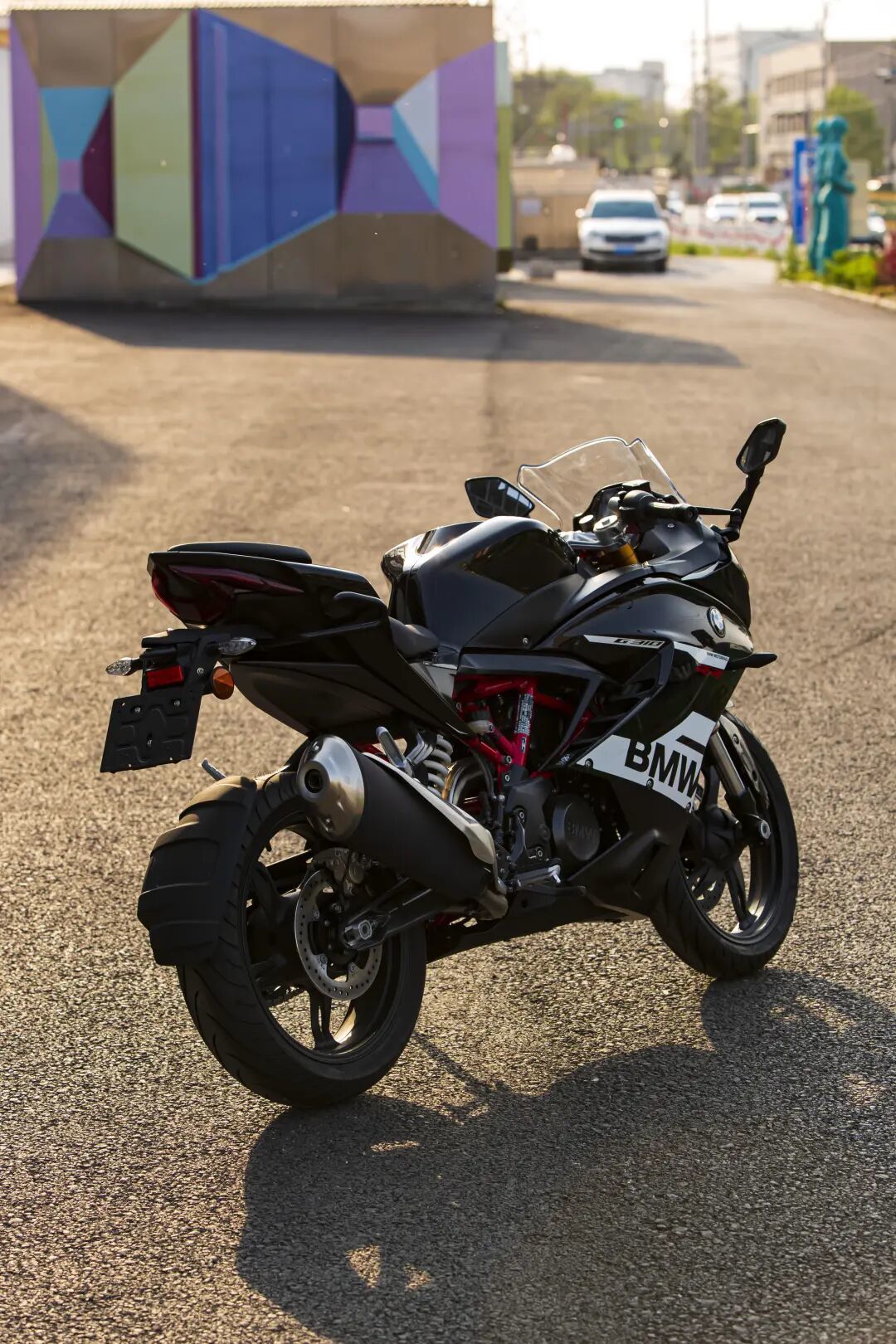 宝马F450RR海外上市,国内预计7万+:先别急着等,前代310RR落地5万,如今二手只剩一万多