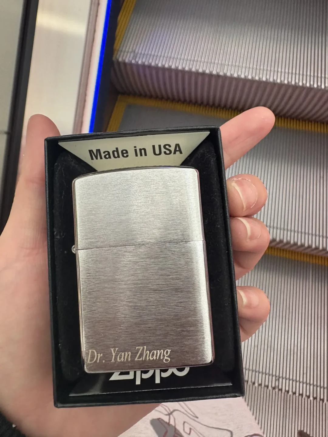 一只刻错名字的Zippo：双11送礼前，我把刻字退不了、卖不掉、刻错这三笔账全排完了