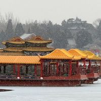 寒潮先撞上跑圈：短袖党和"南极科考党"都输了，低温跑步怎么穿、怎么练、买什么，一张温度带表讲清