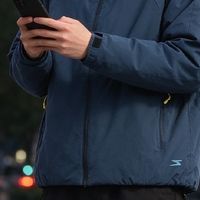 连帽外套防风是底线，面料和收口两处看仔细