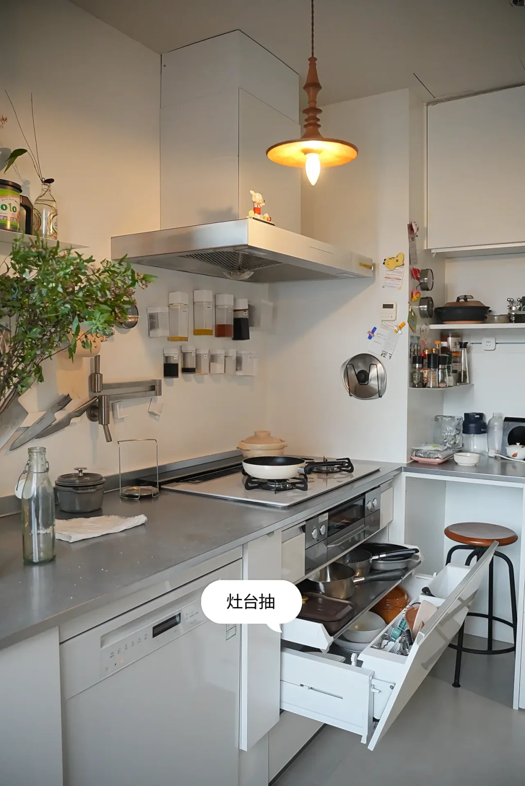 日式厨房的报价从1.2万排到15万:翻完祛魅帖和抄作业帖,分水岭不是品牌溢价,是你家的灶火和炒锅