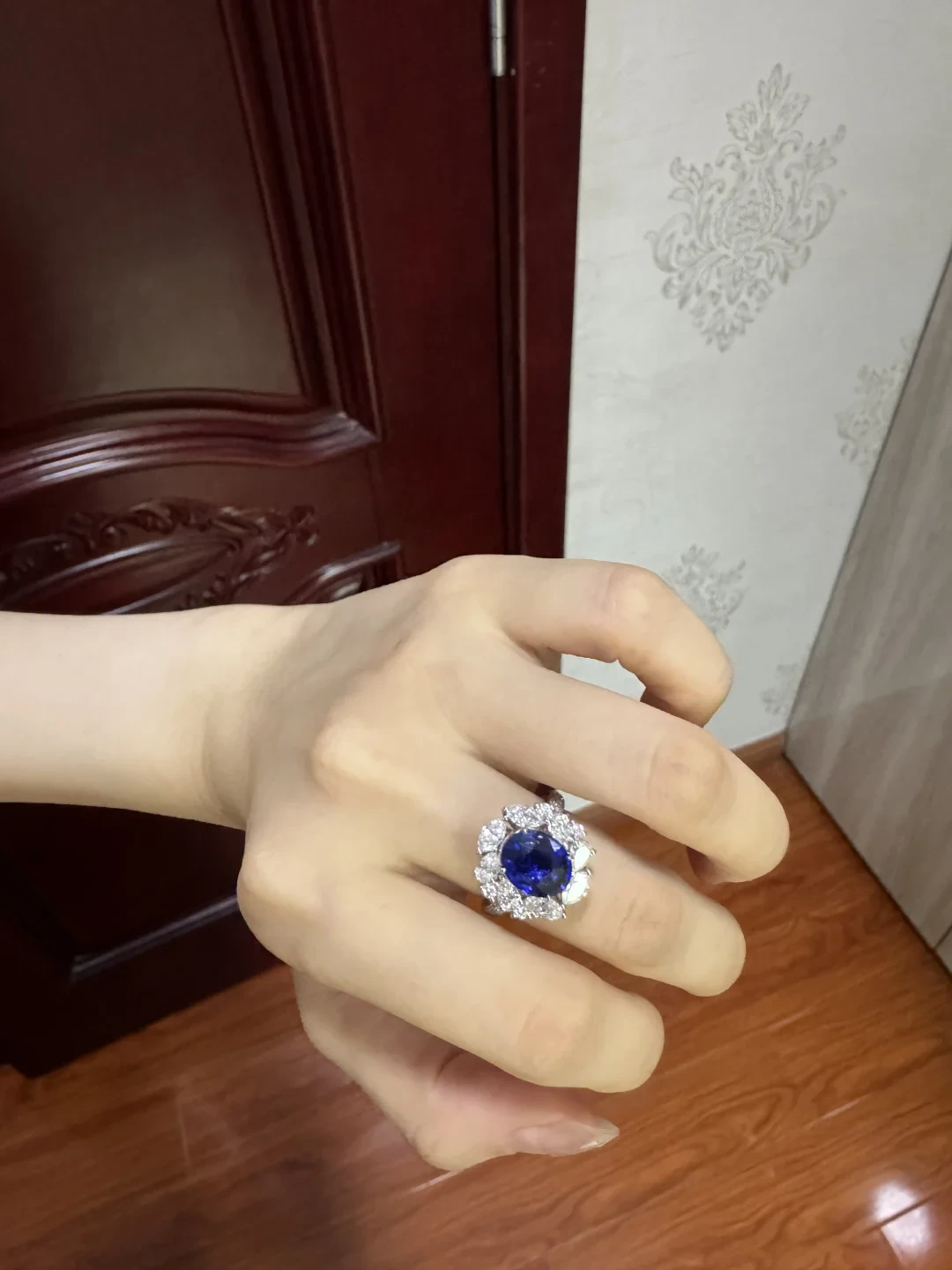 4.2万的蓝宝石全封底，到底能不能买？先看底下那一眼