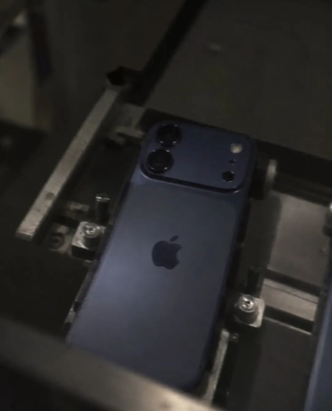 iPhone 18 标准版曝光！外观大改，明年春季发布！