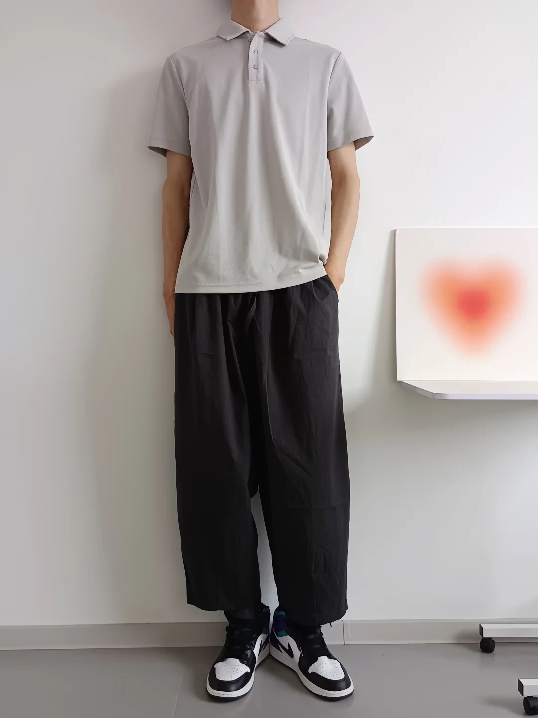 同一双球鞋，别人穿好看，你穿像体育课：差在裤脚那一截
