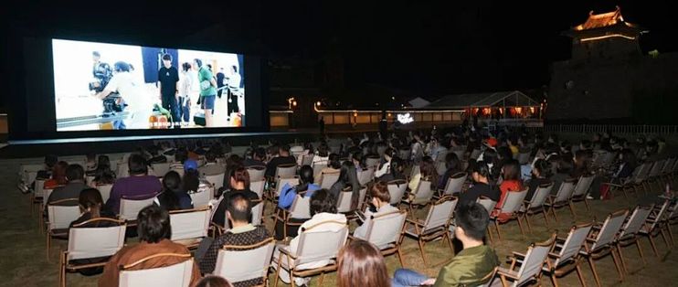 看完这10部短片，理解了黄建新说“用AI做科幻电影的时代成熟了”