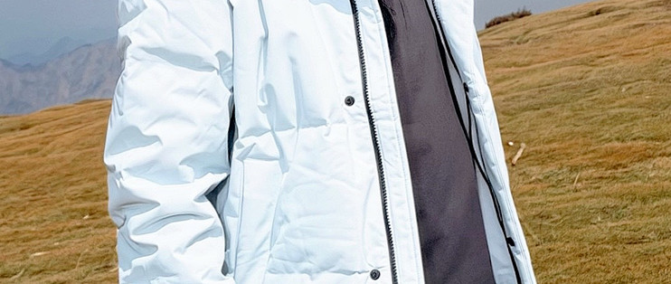  西北徒步穿这件浅蓝羽绒服，风灌不进来还不显胖