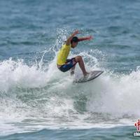 万宁新手冲浪：三个湾为"温柔浪"吵起来了，1V2差价158元——11月窗口，先把海浪和浪池算清楚再买课