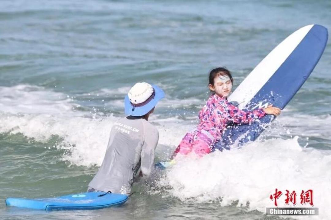 万宁新手冲浪:三个湾为