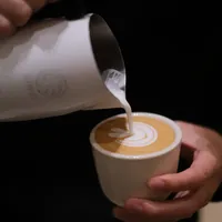 标着"哥伦比亚"的低因豆：0.2%、99.9%和你杯子里的15mg，这三个数对完再下单