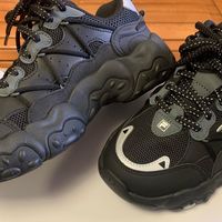 斐乐同款羽绒服三个货号：A11专柜、A61奥莱，你的钱花在哪条线