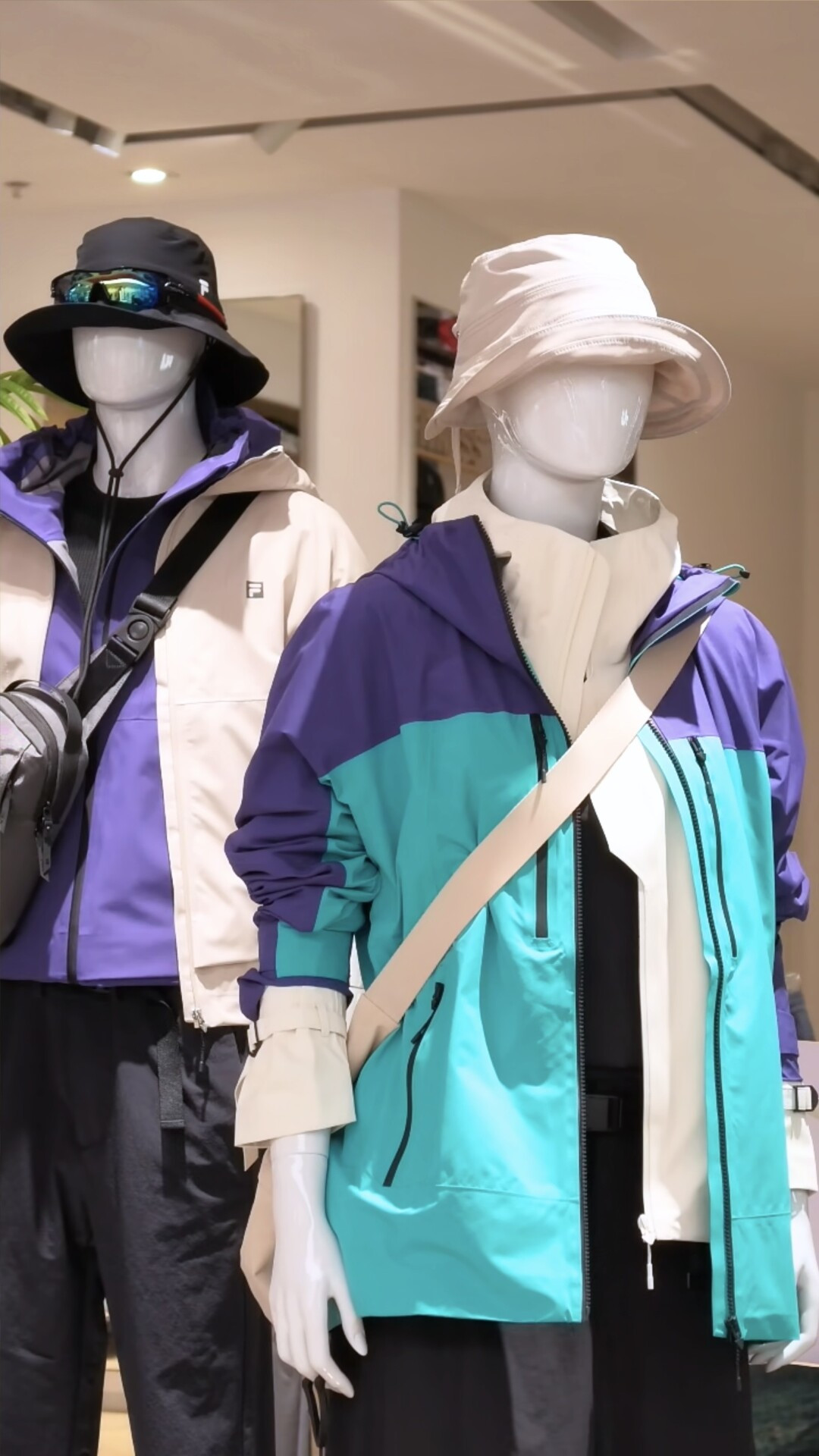 斐乐同款羽绒服三个货号：A11专柜、A61奥莱，你的钱花在哪条线