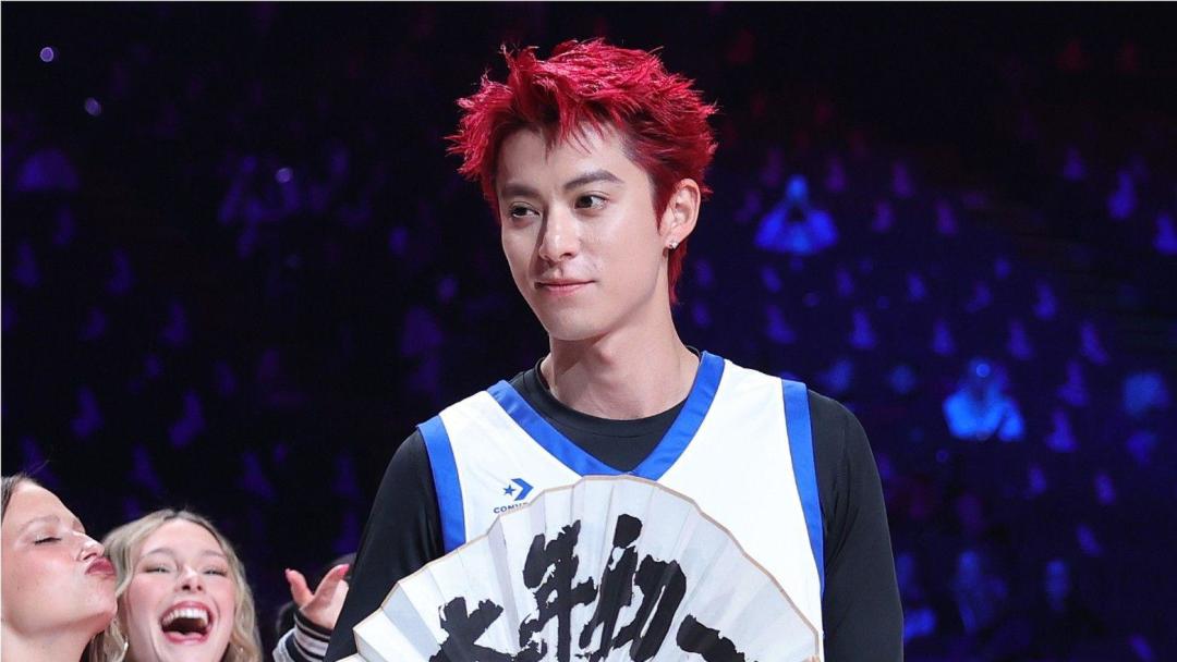 王鹤棣进NBA球星卡主线：盒还没在国内发售，想收他卡的兄棣伙先搞清三种卡和三笔账