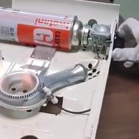 一周两起卡式炉爆燃：“厨房神器”变“凶器”，消防实验还原引爆全过程