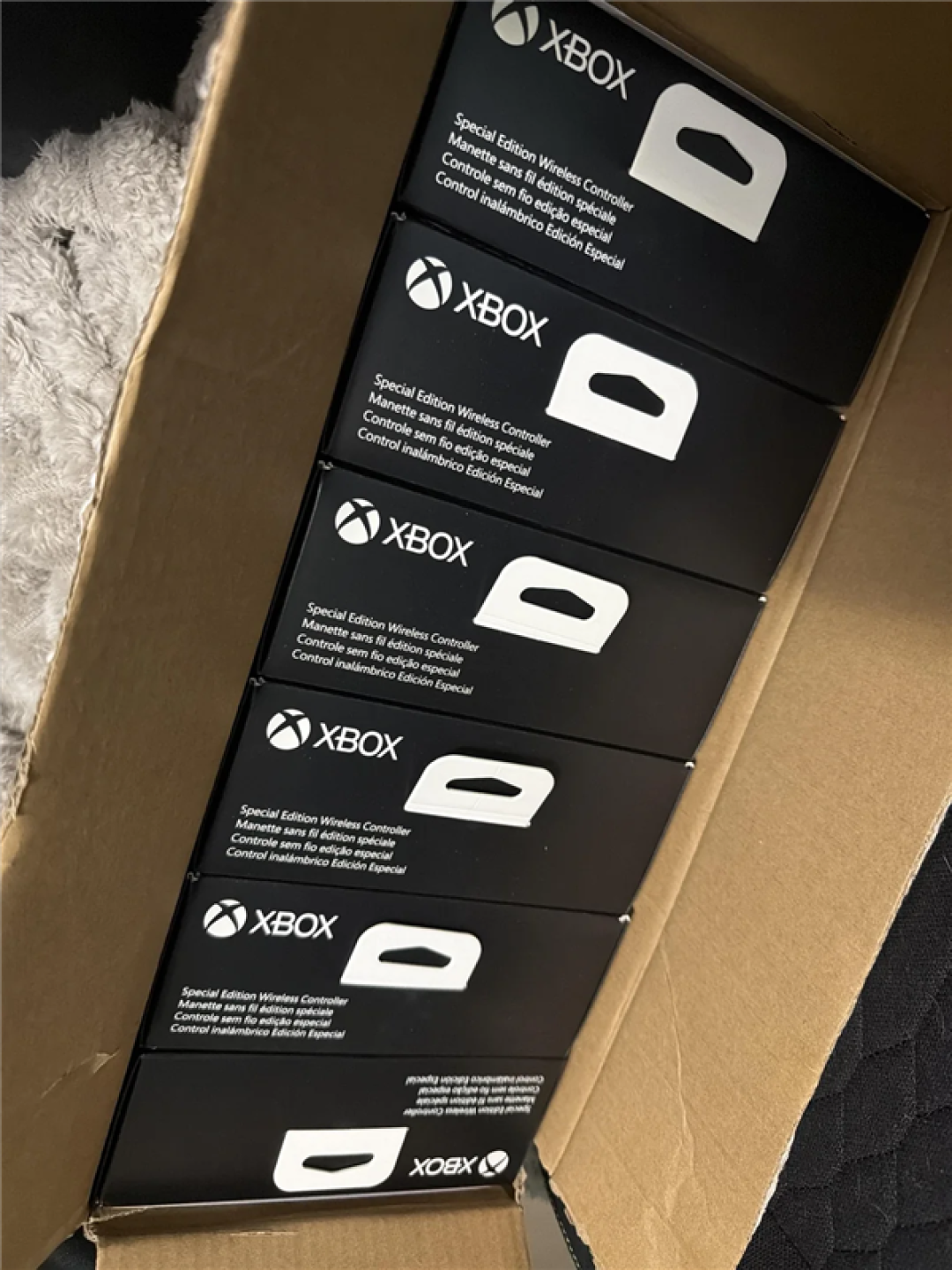 买一发六!网友下单Xbox 25周年纪念手柄:商家直接送一整箱