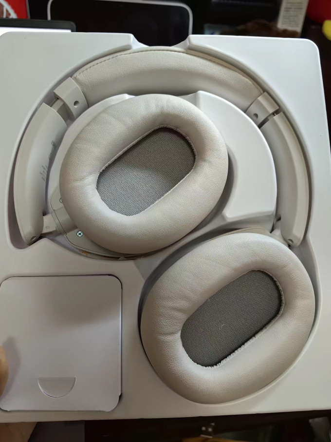漫步者蓝牙耳机